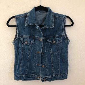 Sleeveless denim vest